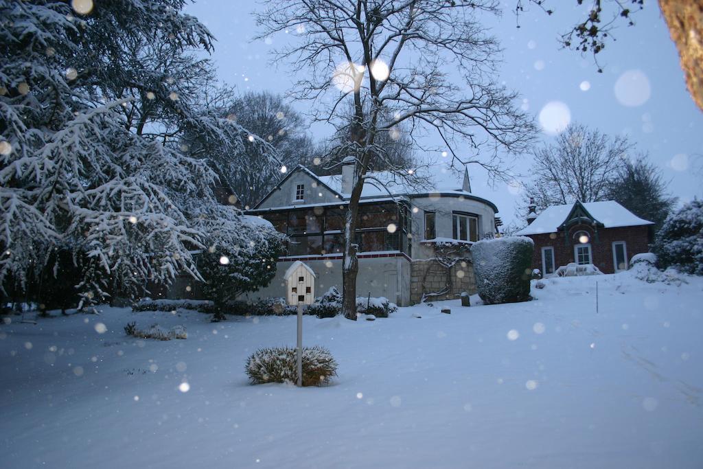 Le Cedre Bleu Bed & Breakfast Lisieux Exterior photo