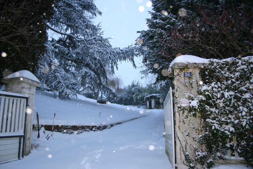 Le Cedre Bleu Bed & Breakfast Lisieux Exterior photo